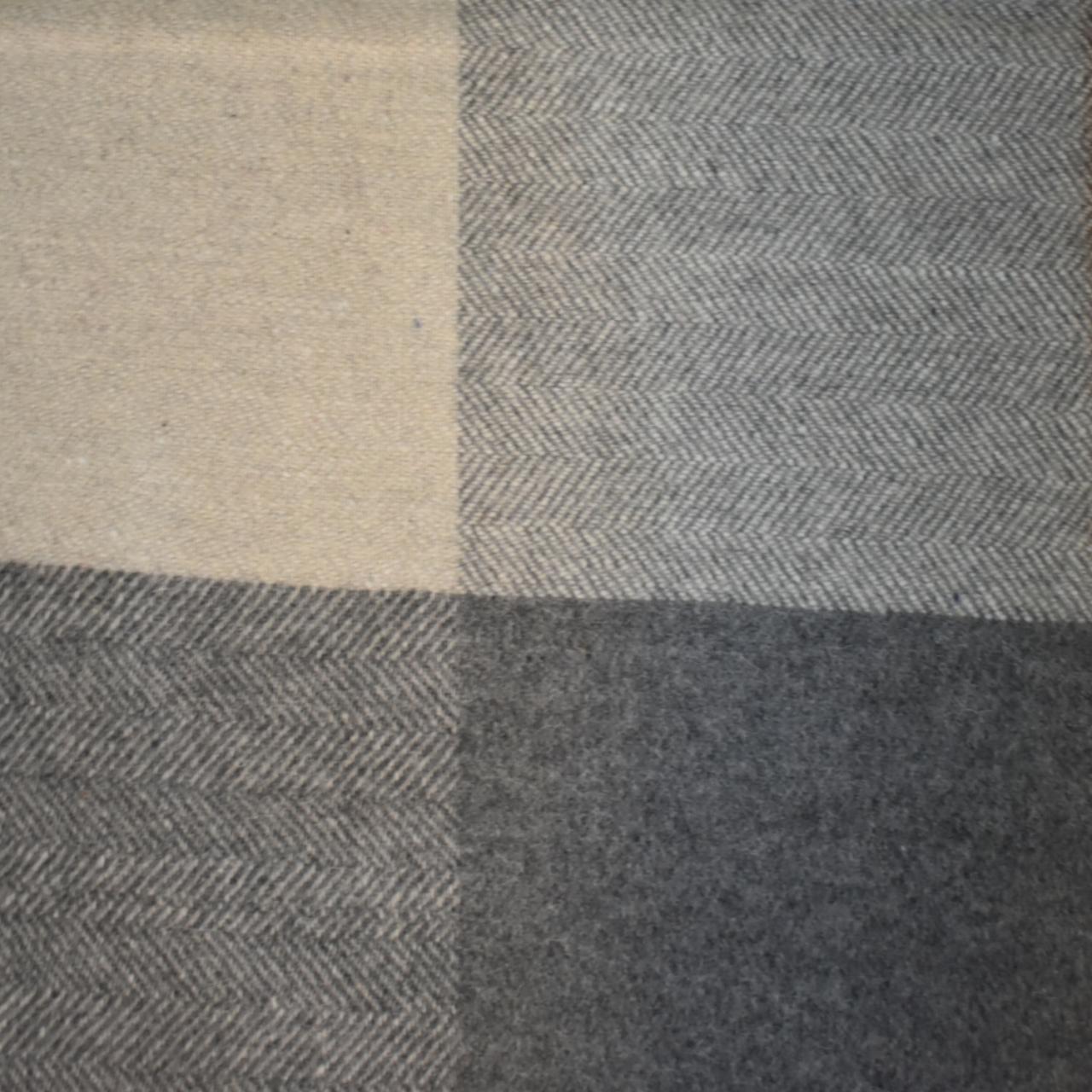 Selin grauer Wollüberwurf (Queen-Size-Größe 150 x 180 cm)