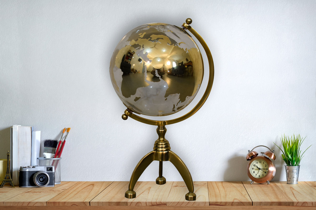 Globe blanc avec cadre doré