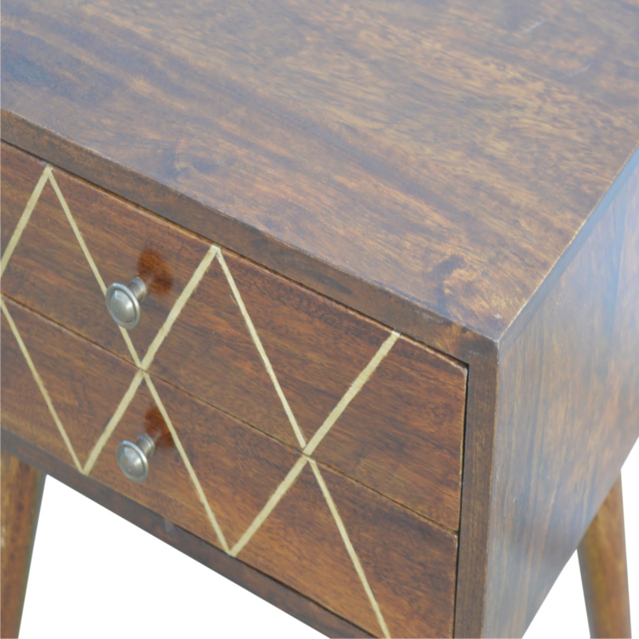 Nachttisch mit 2 Schubladen und geometrischer Messingeinlage