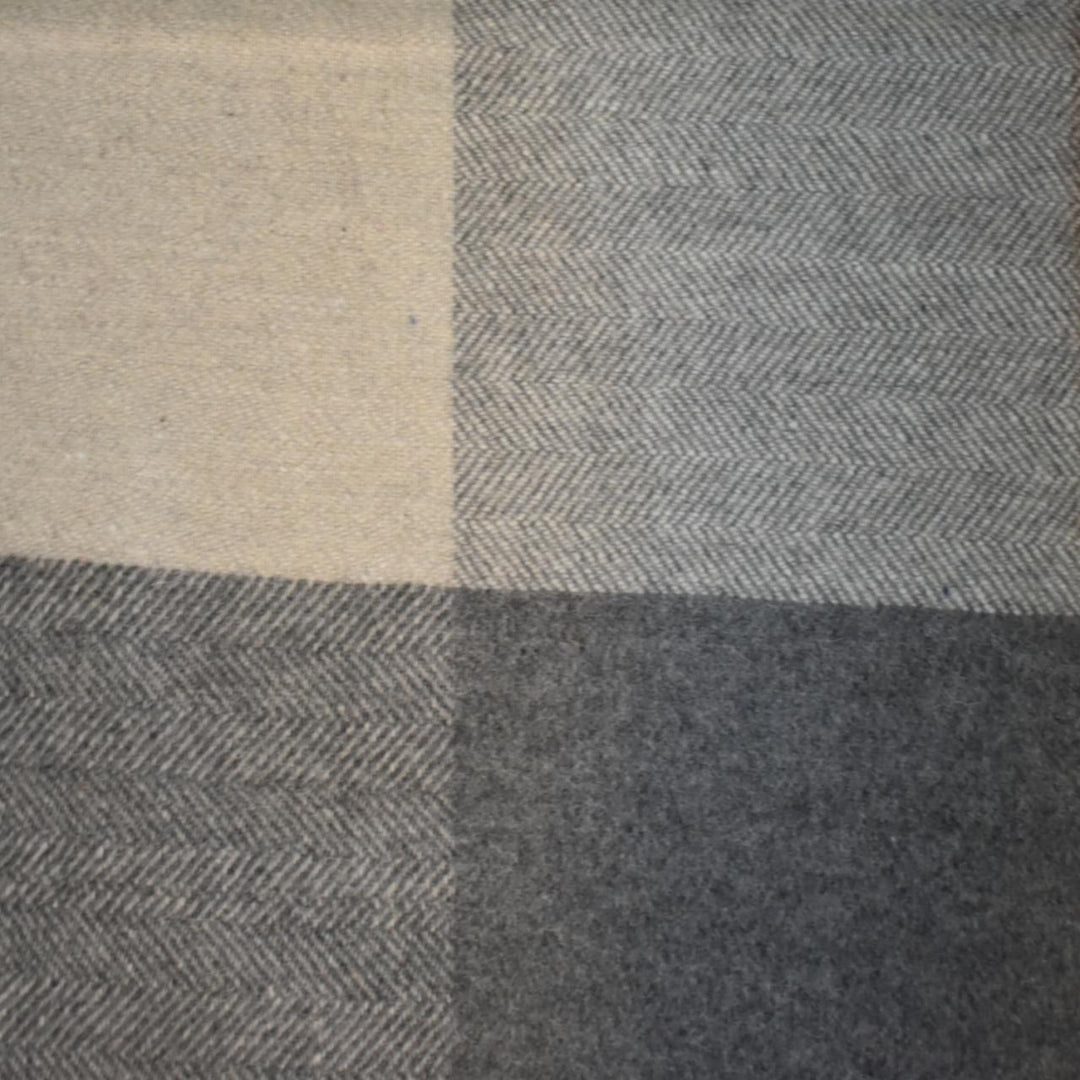 Selin Grey Woolen Throw (Queen size 150 x 180cm)