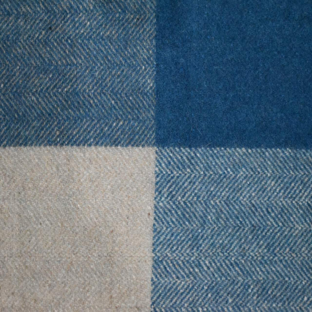 Selin Blue Woolen Throw (Queen size 150 x 180cm)