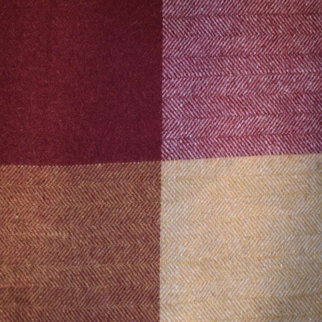 Jeté en laine multiple Selin (taille Queen 150 x 180 cm)